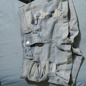 Old Navy Boyfriend Distressed Denim Shorts Size 4